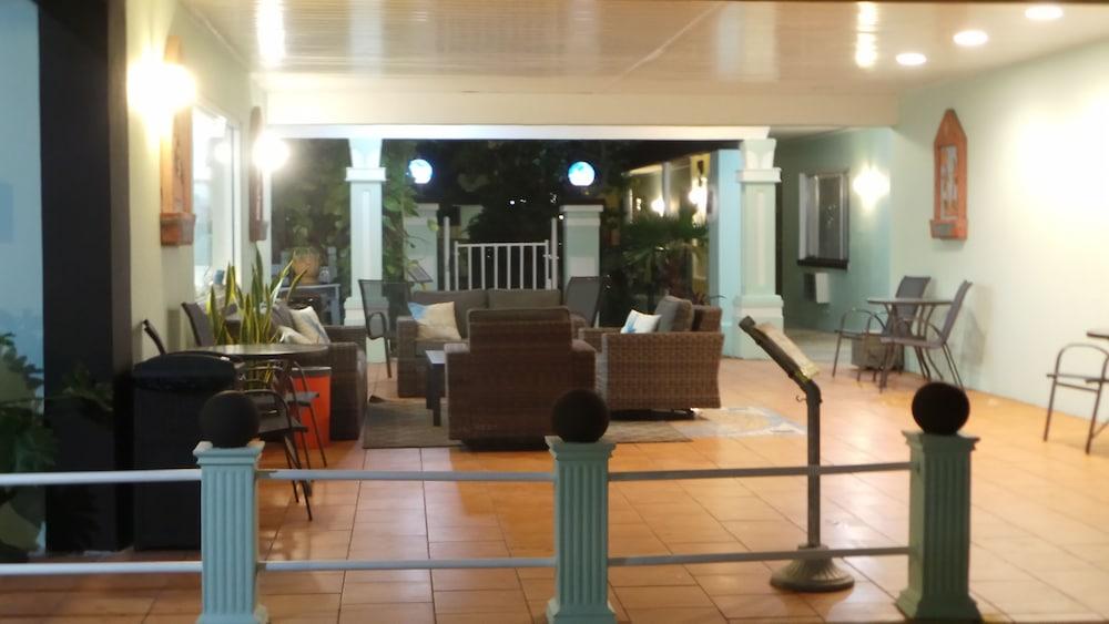 Island House Hotel photo 16