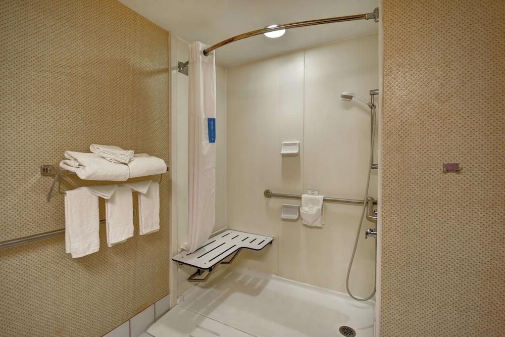 Comfort Inn & Suites Mt. Holly - Westampton photo 46