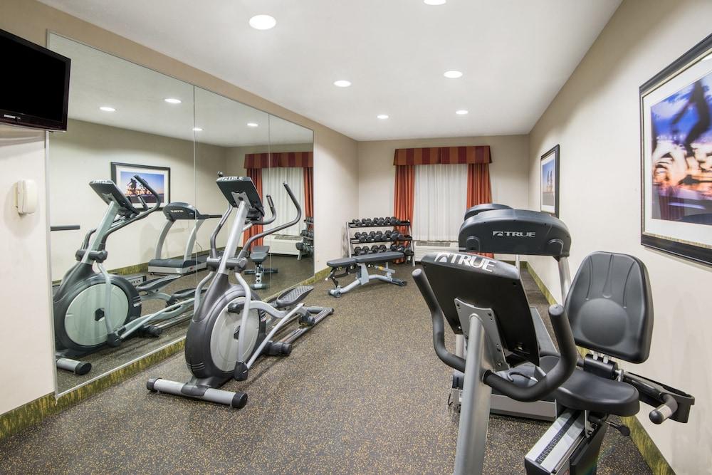 Holiday Inn Express Cleveland Airport - Brookpark by IHG photo 73