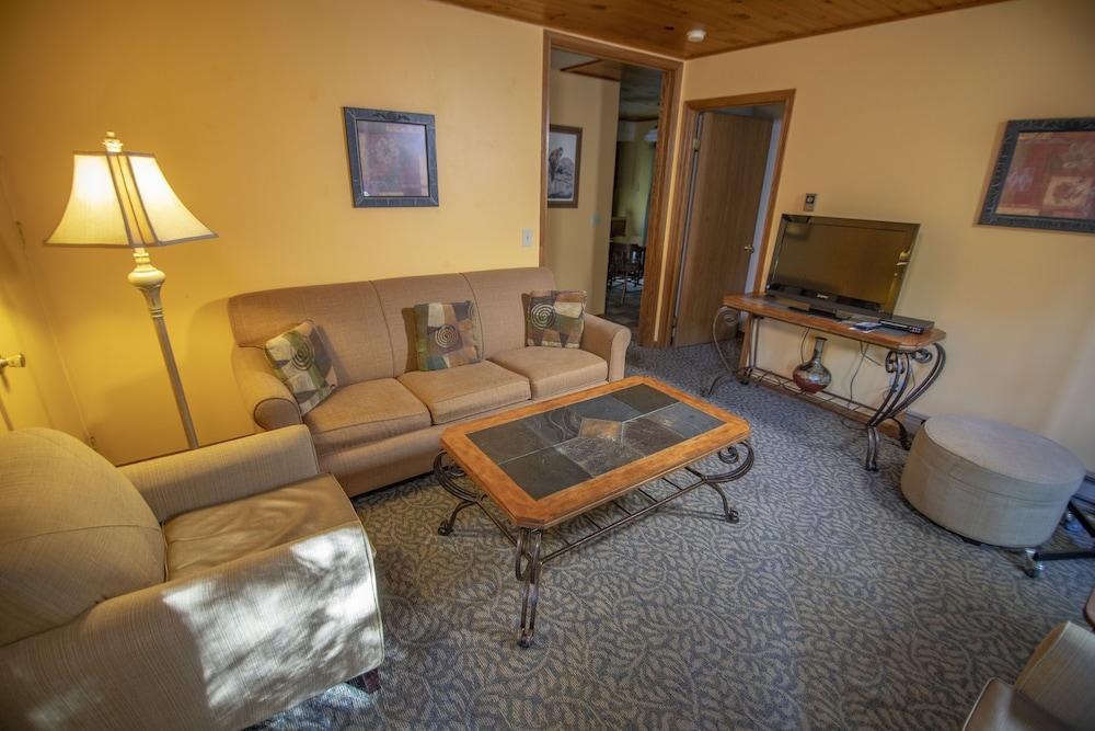 Ridges Inn & Suites photo 61