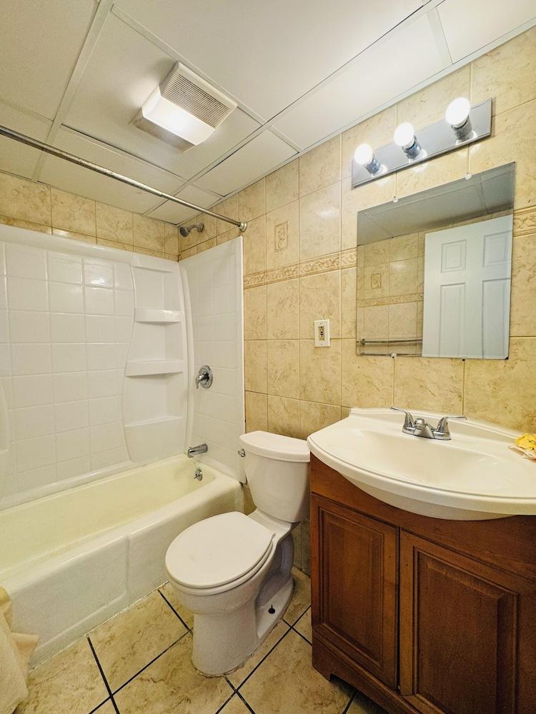 Skyview Manor Motel photo 47