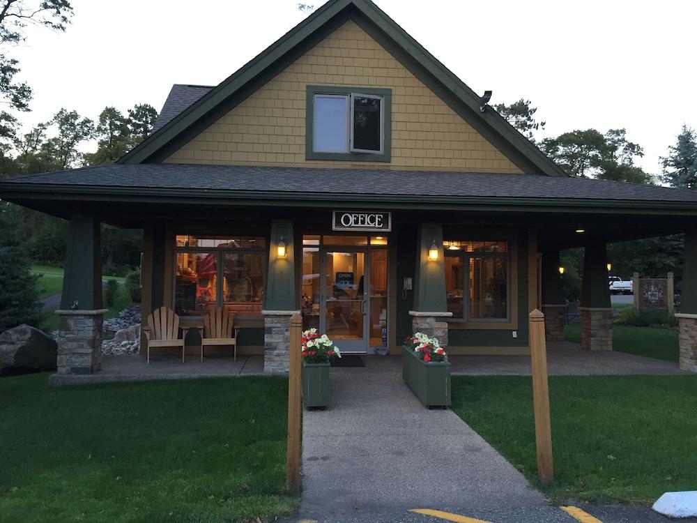 Kavanaugh's Sylvan Lake Resort photo 3