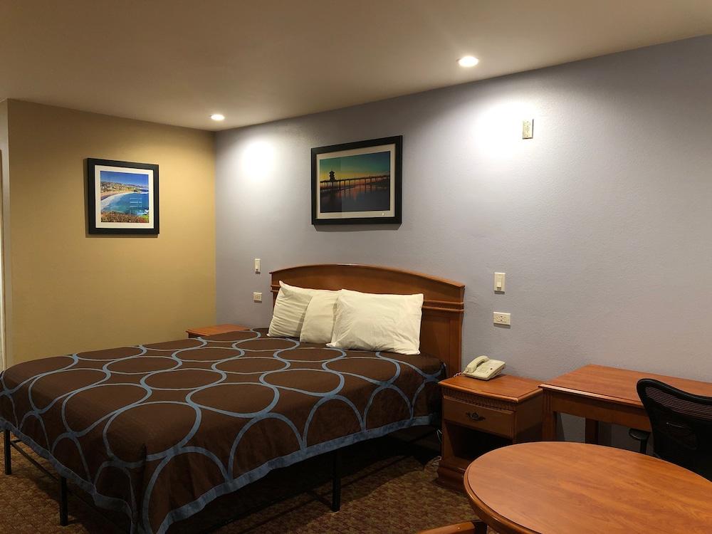 Orange Tustin Inn photo 3