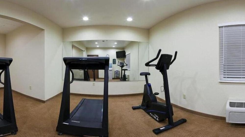 Holiday Inn Express Hotel & Suites by IHG photo 12