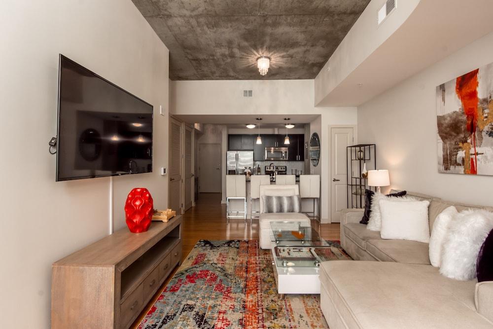 CHIC COLLECTION by NOHOTEL on 6th Street photo 75