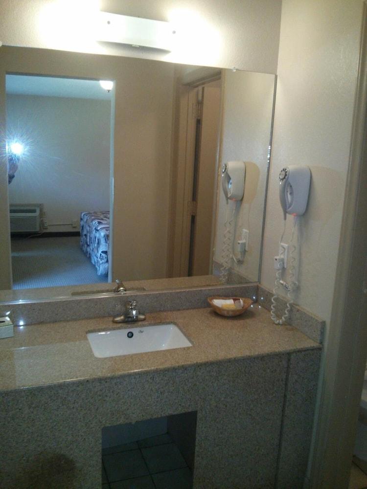 Guest Lodge Pageland photo 4