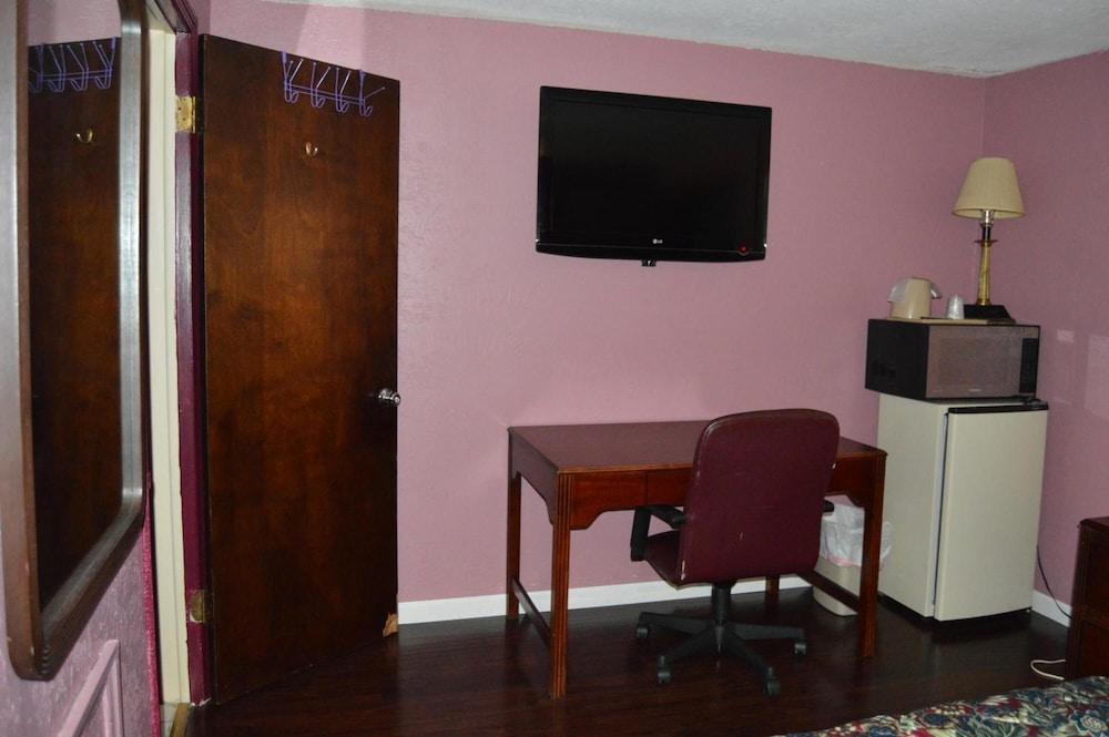 Budget Inn of Claypool Hill photo 20
