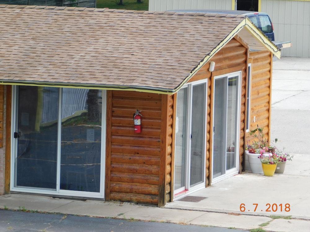 Little Shamrock Motel photo 37