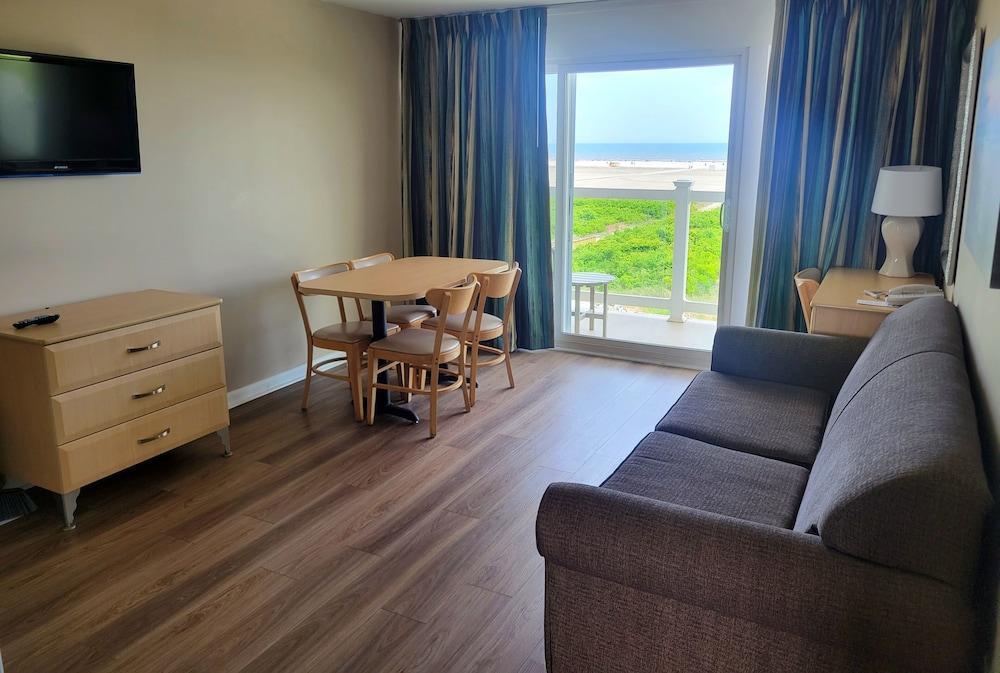Water's Edge Ocean Resort photo 8