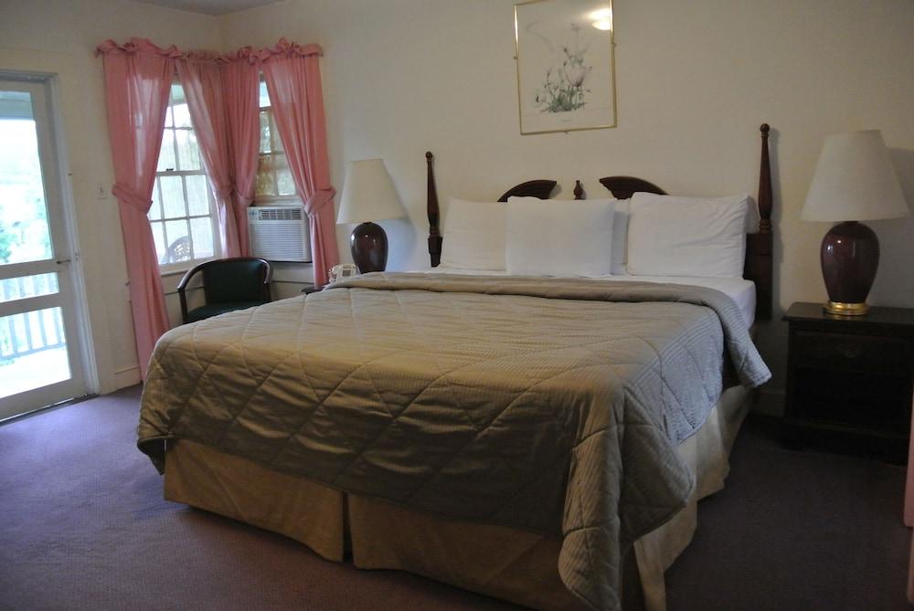 RoseWood Inn photo 26