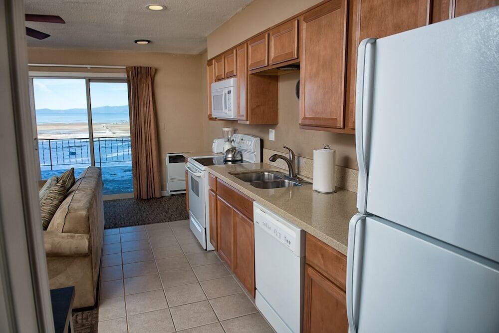 Beachcomber Inn photo 75