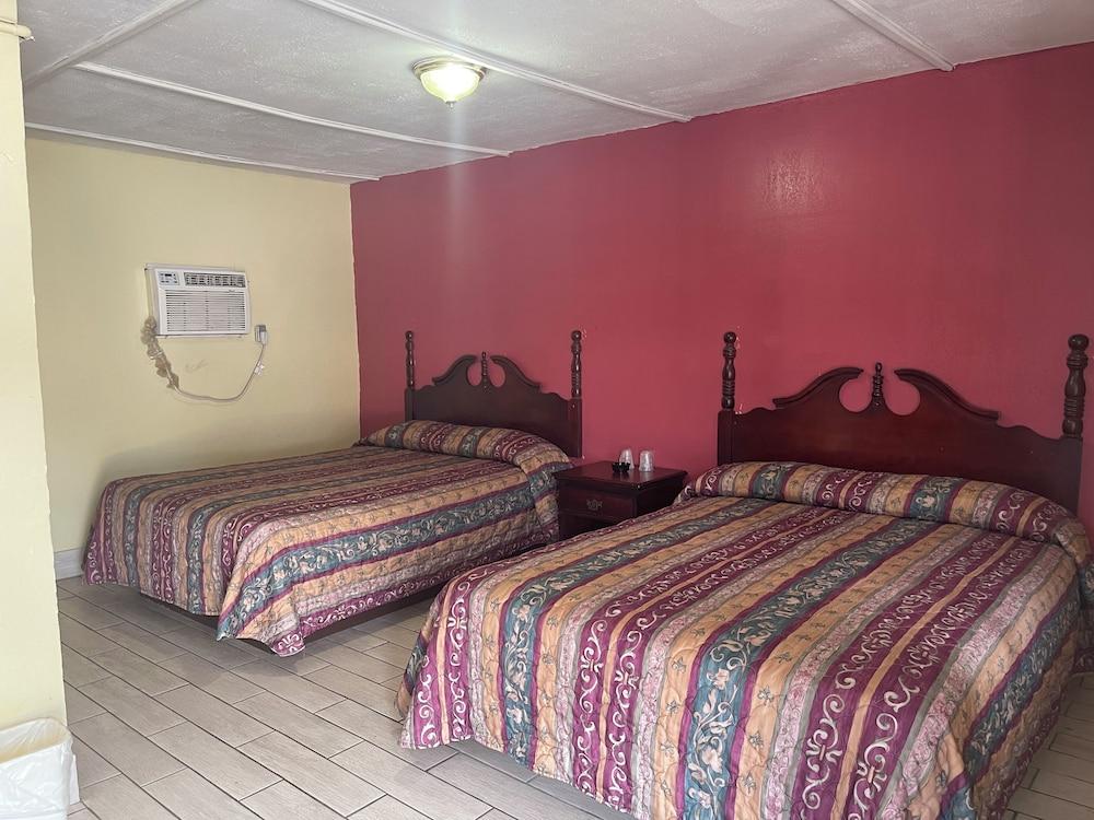 Plaza Motel photo 10