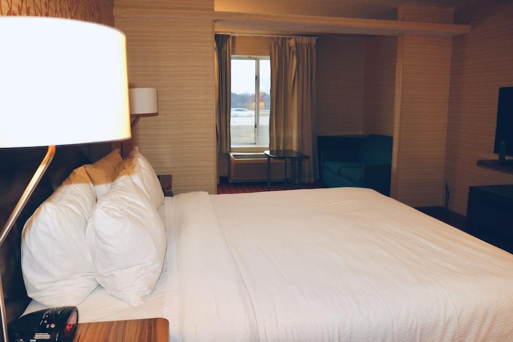 Comfort Inn & Suites photo 8