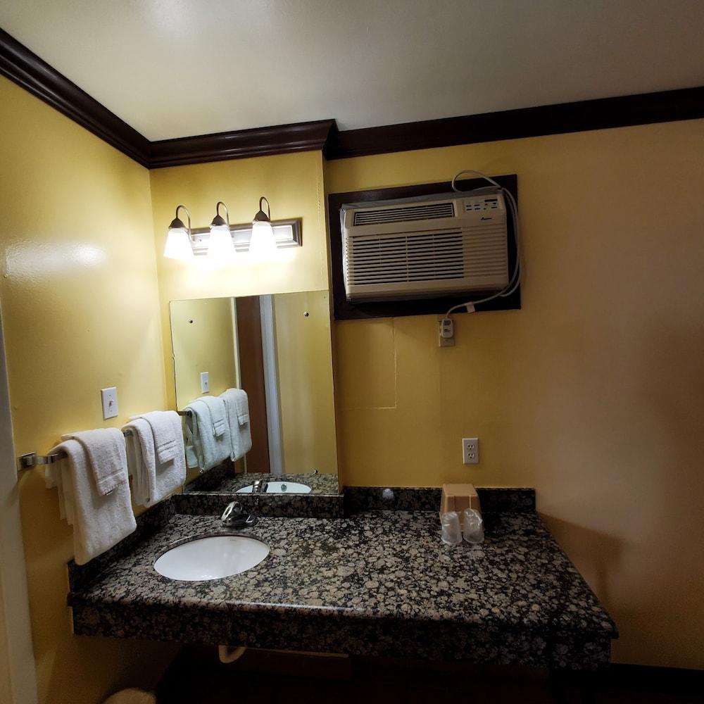 Vanguard Motel photo 4