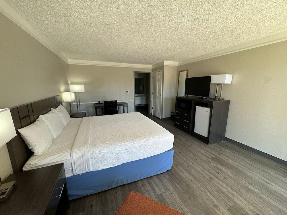 Capital O Georgetown TX I 35 photo 18