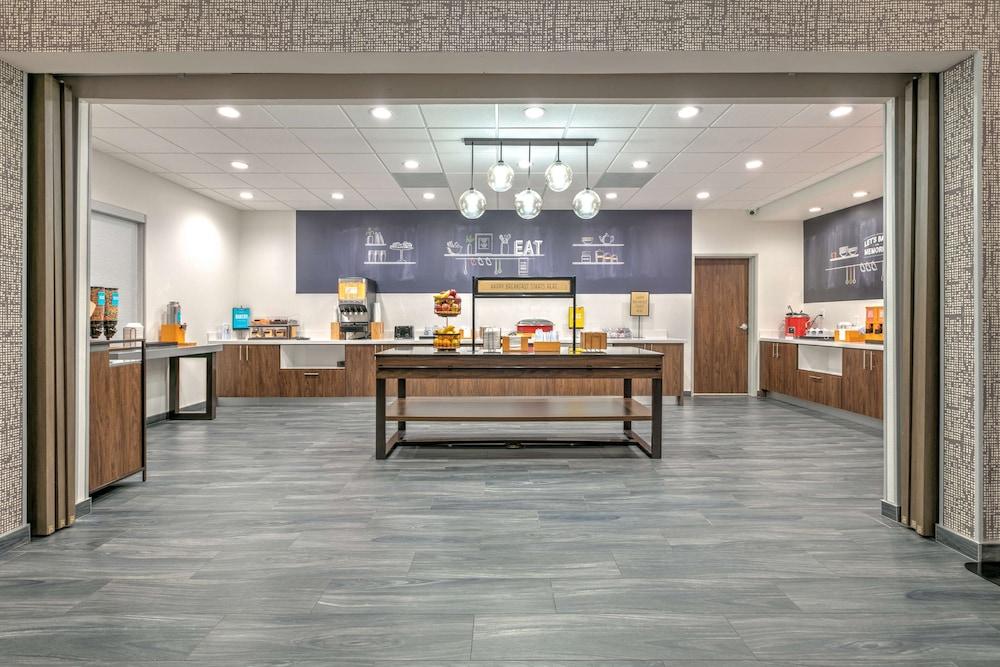 Hampton Inn & Suites Port Lavaca photo 15