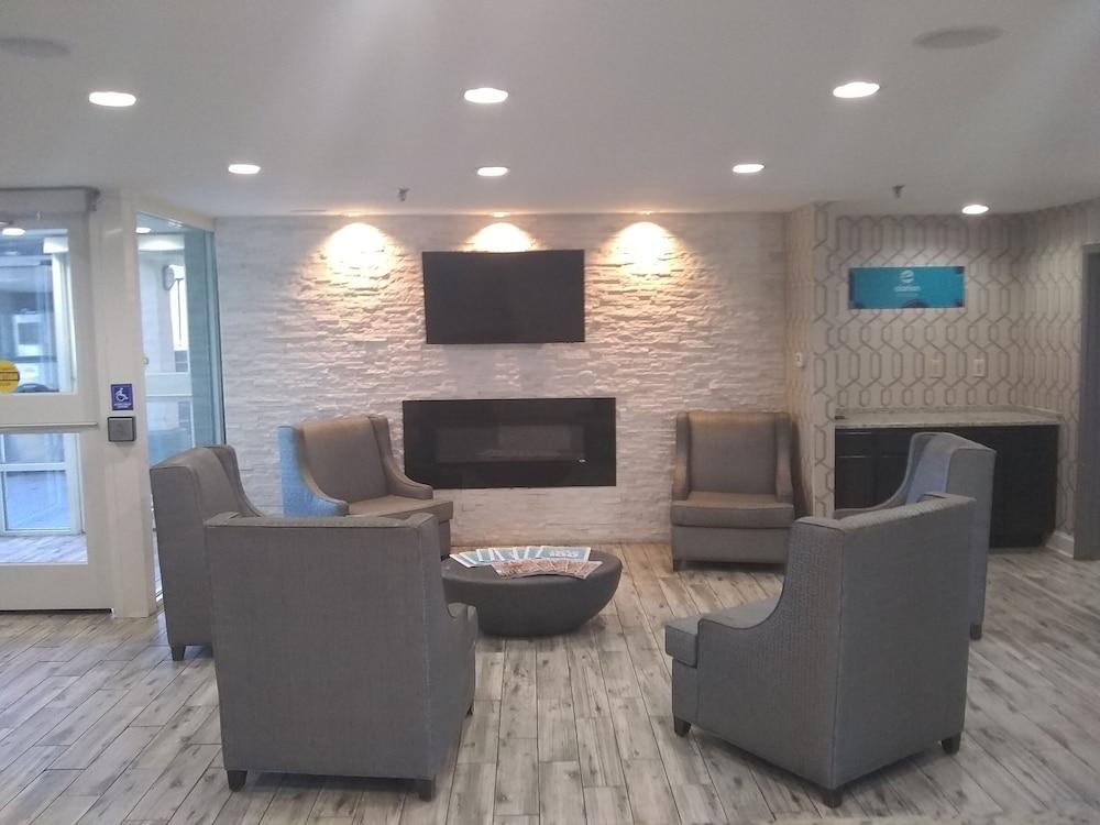 Clarion Pointe - Greensboro Coliseum Area photo 2