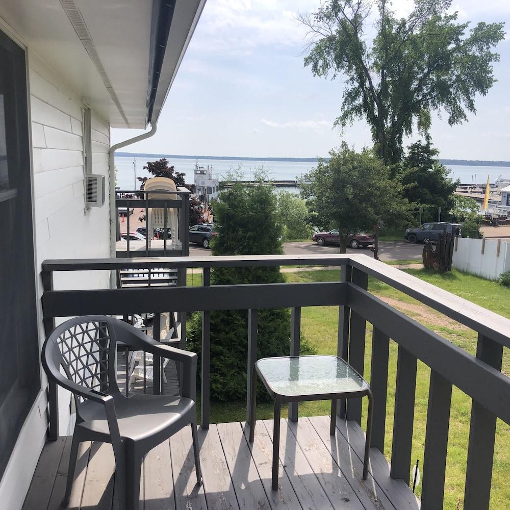 Harbor's Edge Motel photo 71