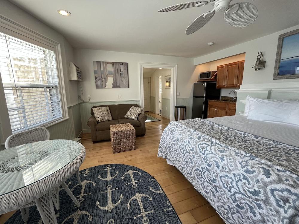 Beach Breeze Inn photo 28