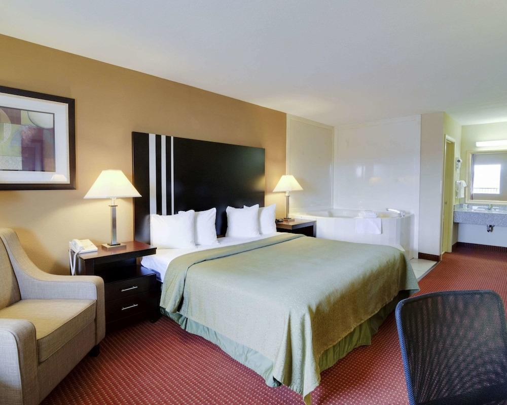 Quality Inn & Suites Clarksville photo 32