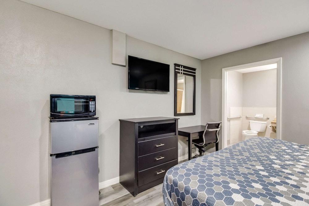 Prestige Inn photo 10