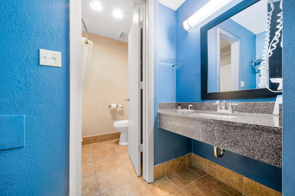 Baymont by Wyndham Muncie Near Ball State University photo 30
