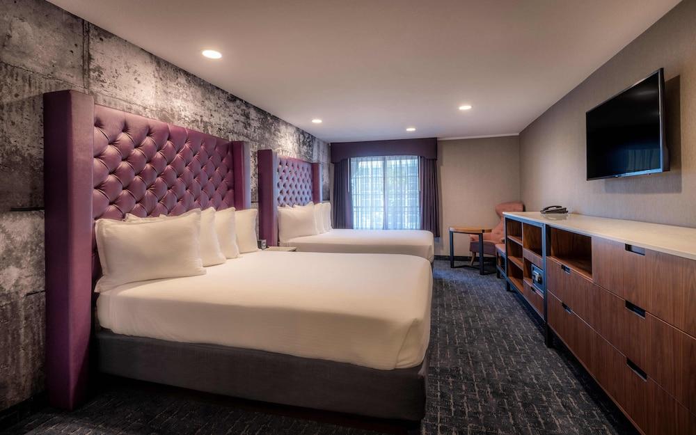 Anaheim Camelot Inn & Suites photo 29