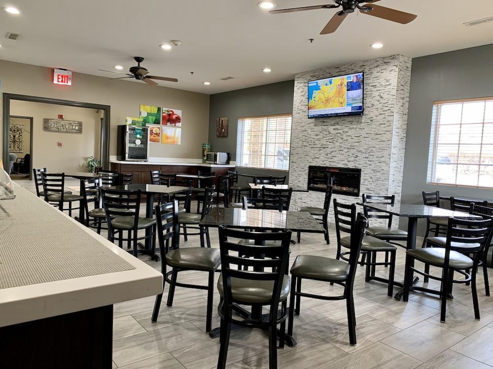 Quality Inn & Suites Hendersonville - Flat Rock photo 60