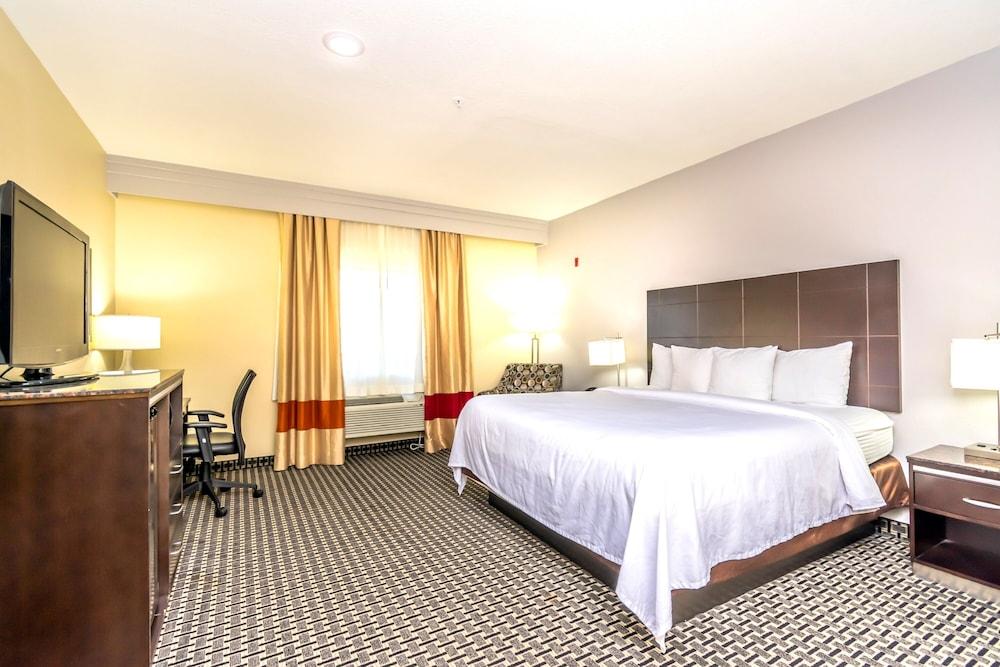Econo Lodge Inn & Suites East photo 46