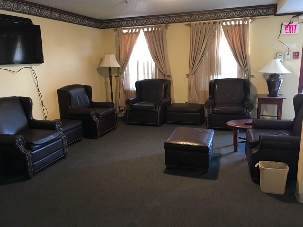 Reddy Inn and Suites photo 3