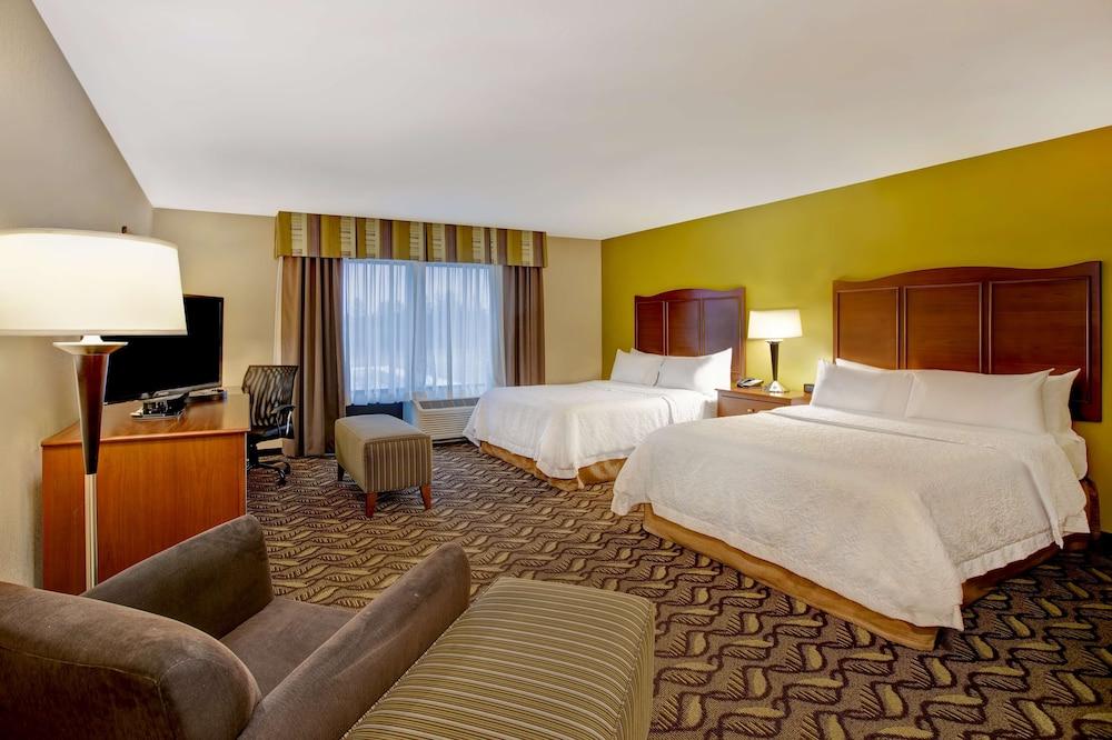 Hampton Inn DeKalb, IL photo 45