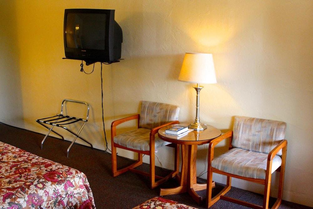 Melody Ranch Motel photo 26