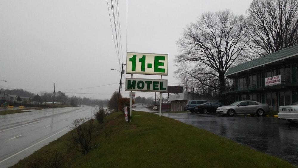 Eleven E Motel photo 1