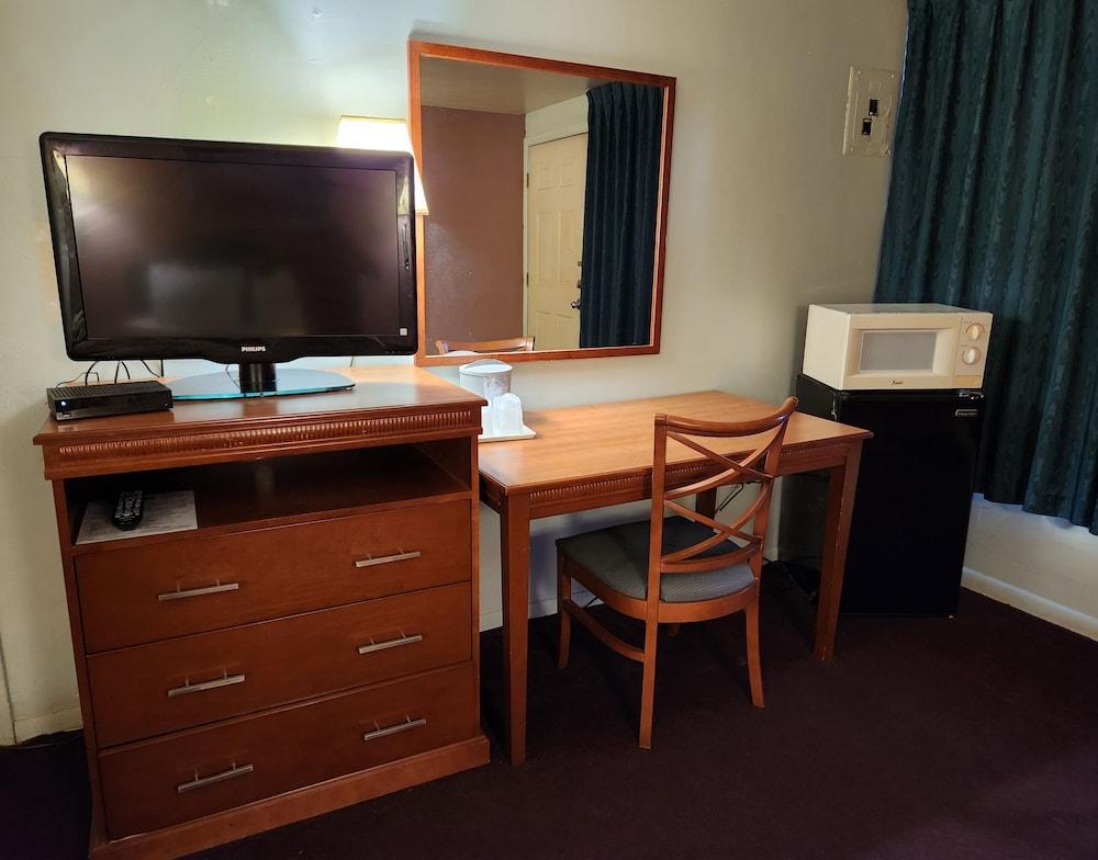 Royal Motel photo 54