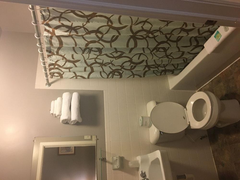 Harbor Beach Inn photo 13