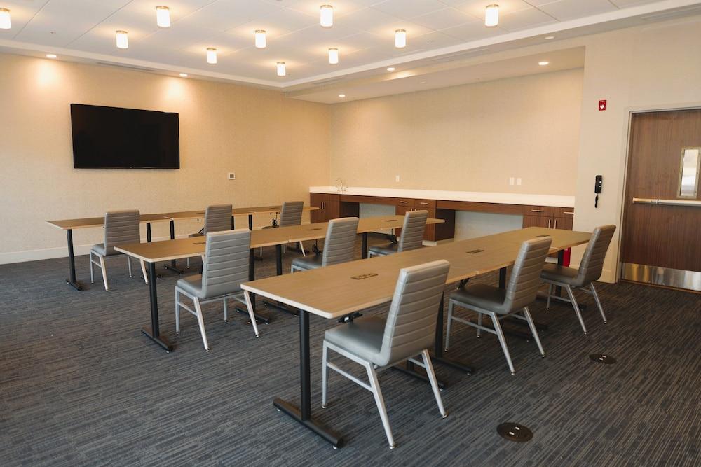 Holiday Inn Express & Suites Onalaska La Crosse Area by IHG photo 36