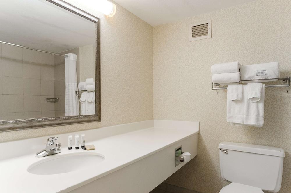 Red Lion Hotel & Conference Center Cheyenne photo 31