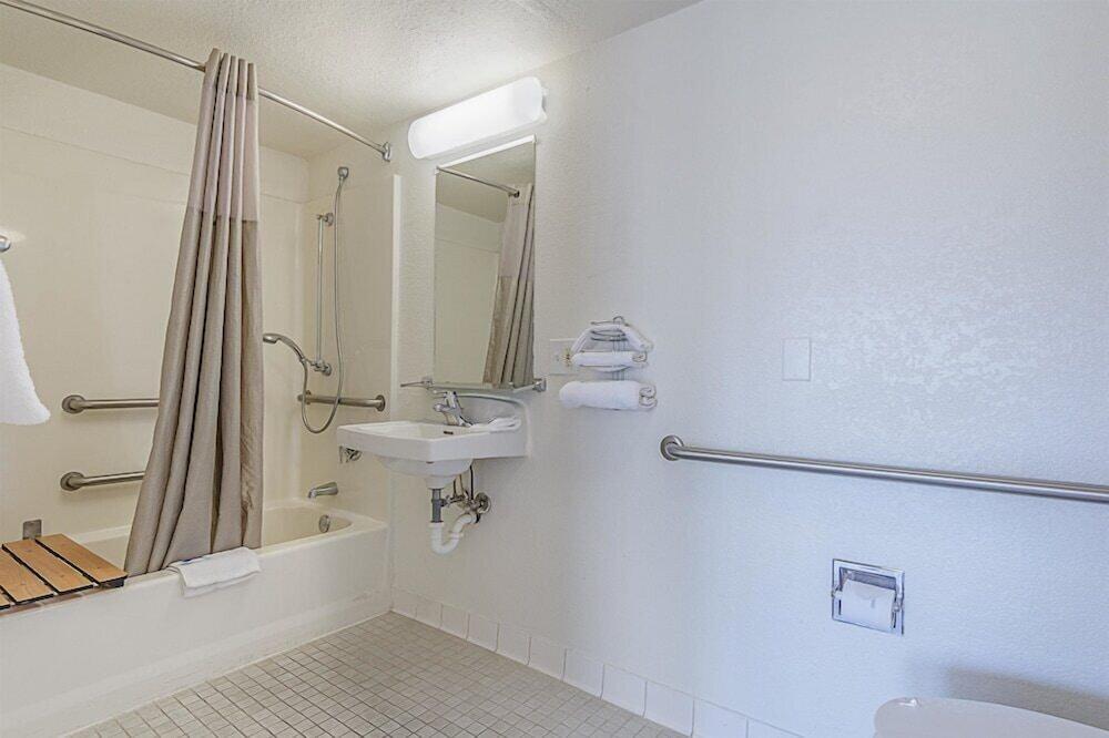 Motel 6 Modesto CA photo 15