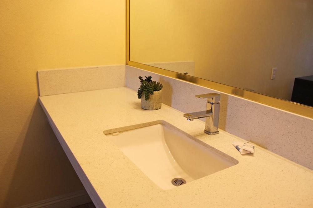 Royla Motel photo 19