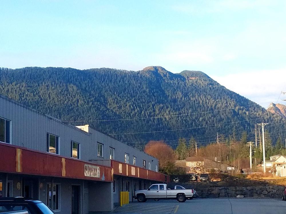 Eagle Bay Inn photo 23
