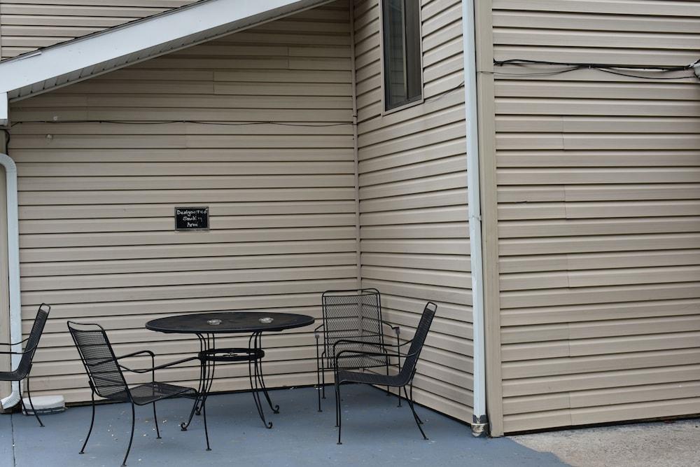 Super 8 by Wyndham La Vale/Cumberland Area photo 27