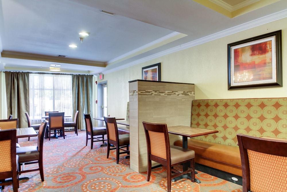 Holiday Inn Express & Suites Live Oak by IHG photo 49