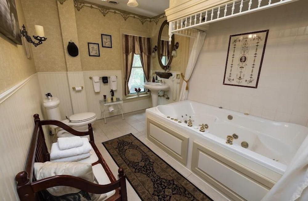 Iron Amethyst Inn   Boutique Hotel photo 19