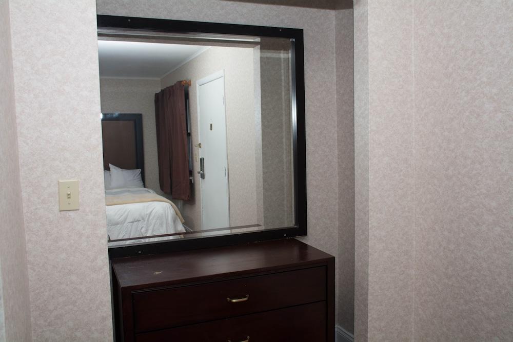 Atlantic Inn & Suites photo 42