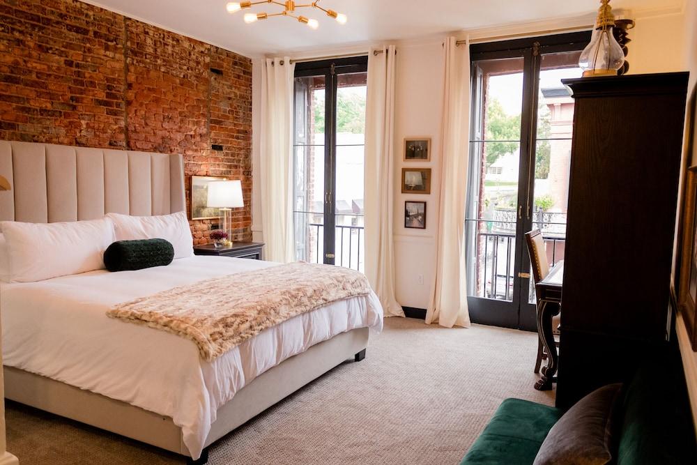 Speakeasy Suites photo 4
