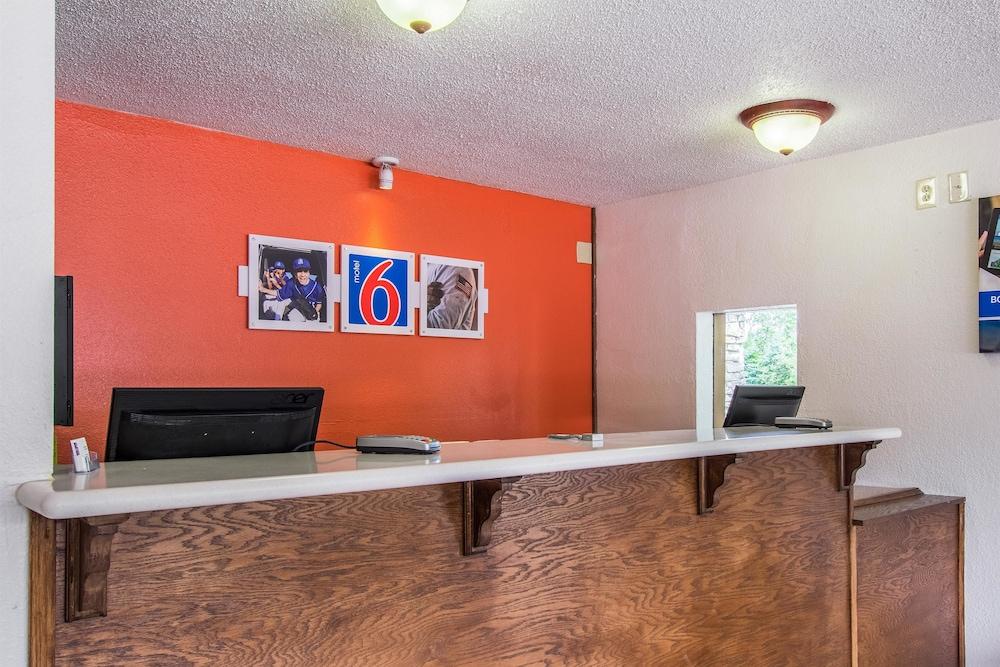Motel 6 Ashland, OH photo 2