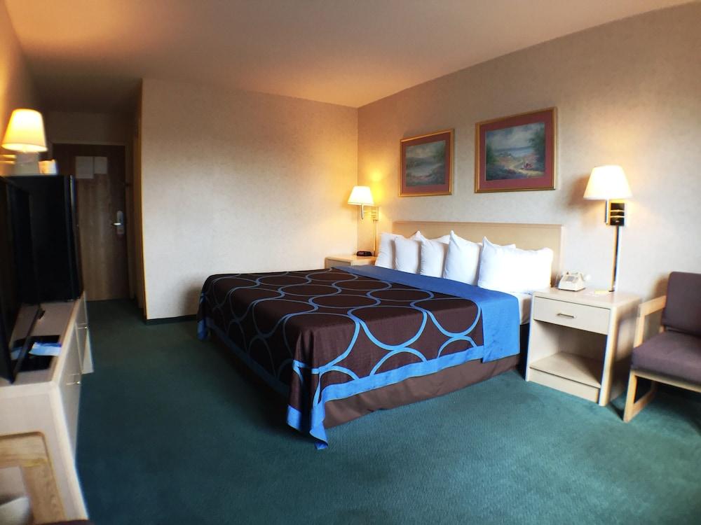 Super 8 by Wyndham Canandaigua photo 16