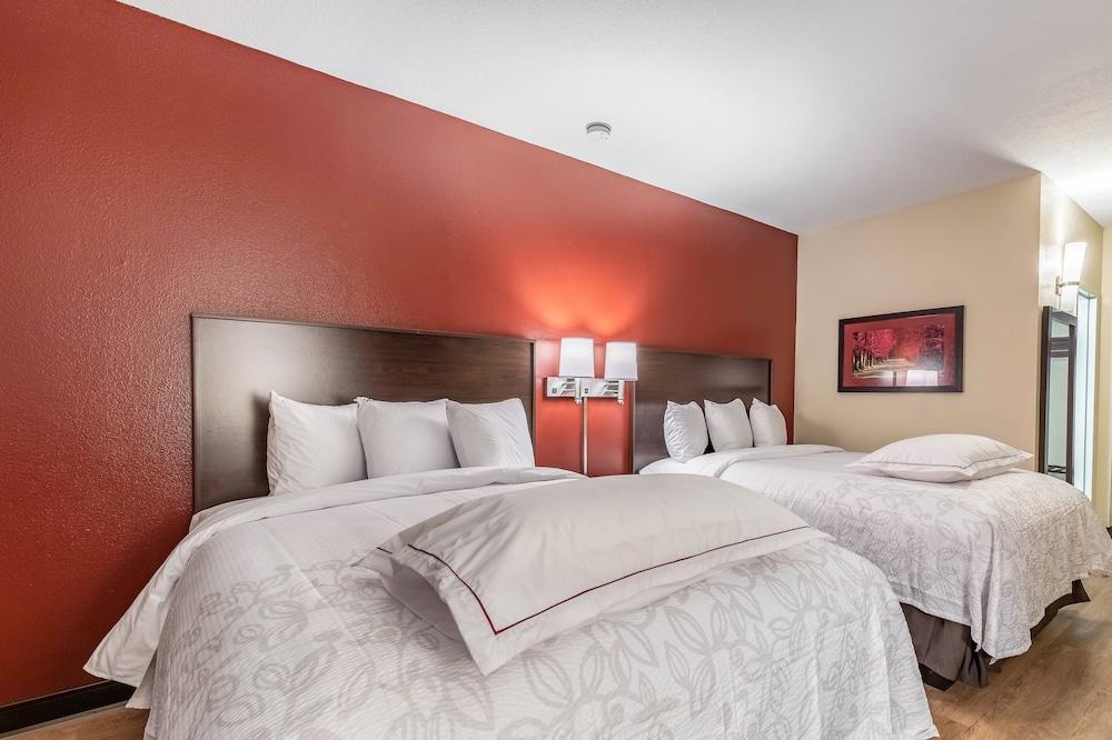 Red Roof Inn PLUS+ & Suites Houston - IAH Airport SW photo 20