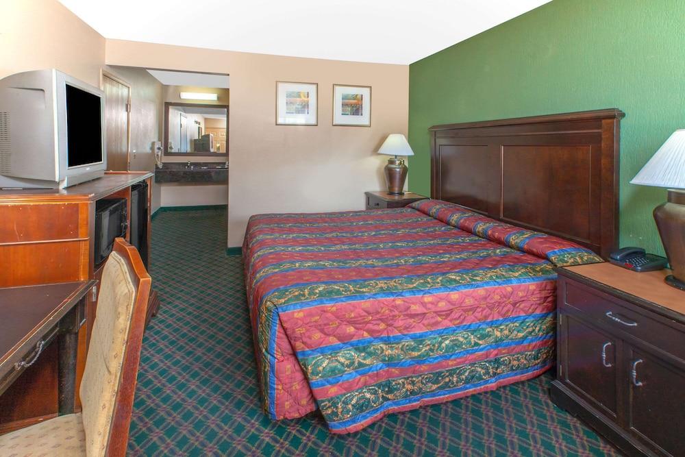Knights Inn Forest Hill photo 3