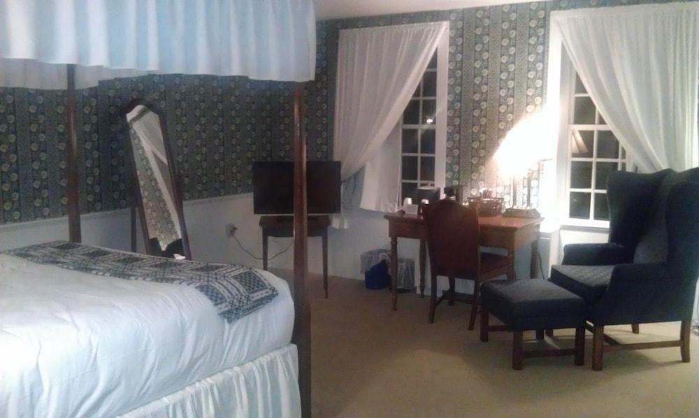 Old Sturbridge Inn and Reeder Family Lodges photo 31
